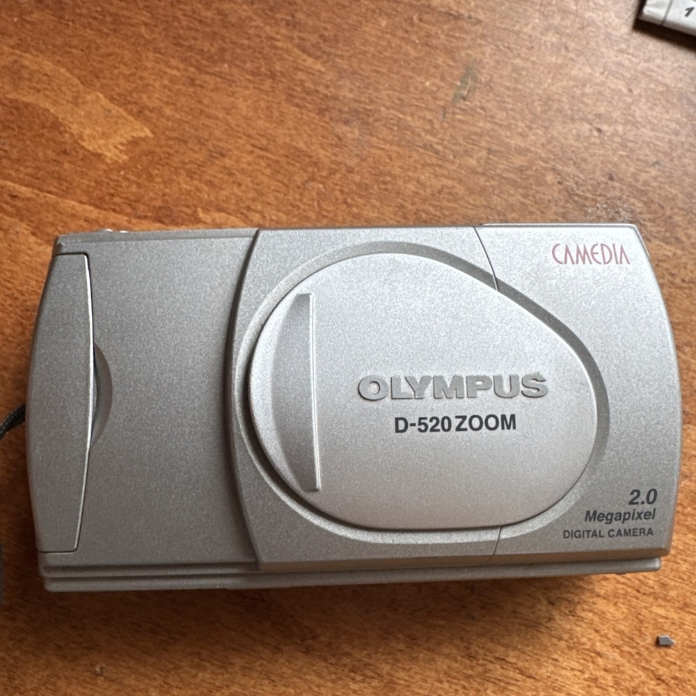 Olympus D-520 ZOOM 2.0 Megapixel Digital Camera + Case + Accessories READ - Picture 8 of 9